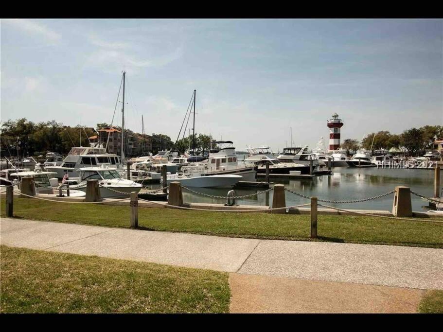 In The Heart Of Harbour Town 2Br 2Ba Pool Access Close To Beach Hilton Head Island Εξωτερικό φωτογραφία