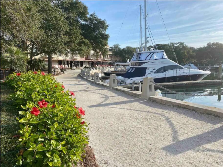 In The Heart Of Harbour Town 2Br 2Ba Pool Access Close To Beach Hilton Head Island Εξωτερικό φωτογραφία